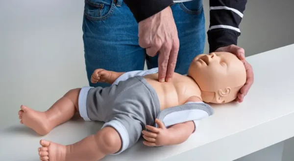 Manequim bebê para treinamento RCP